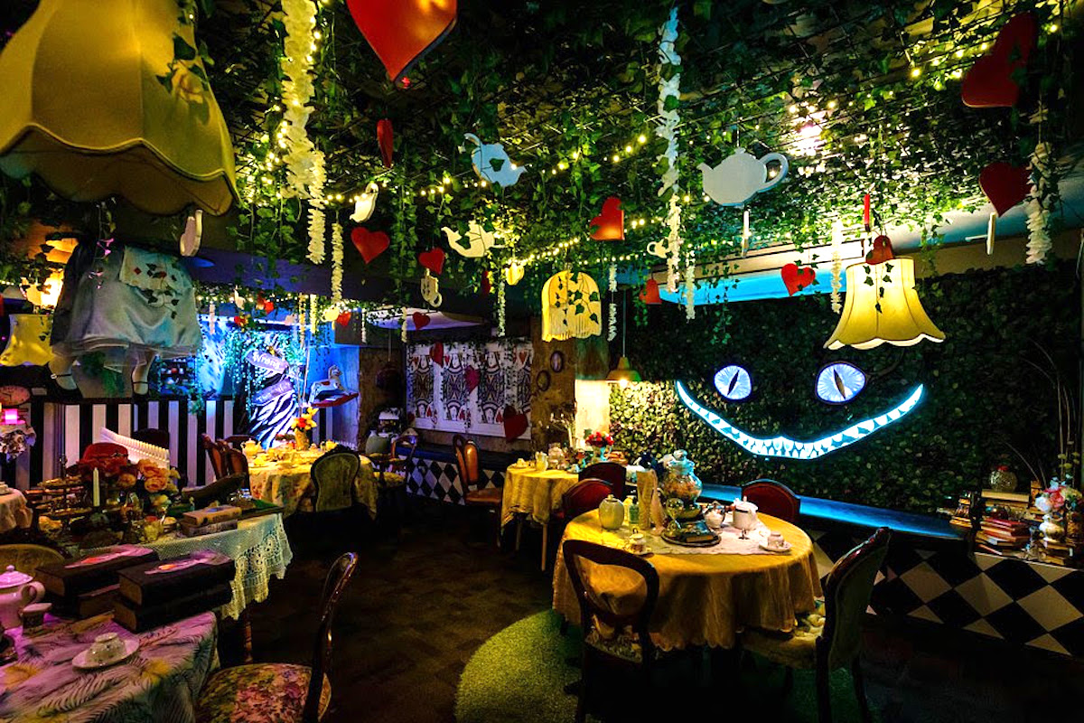 A Boozy Mad Hatter S Tea Party Pop Up Is Coming To Atlanta What Now Atlanta