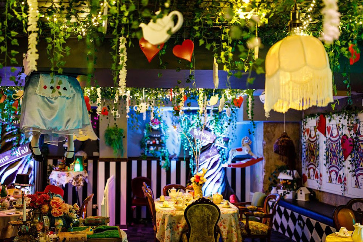 A Boozy Mad Hatter S Tea Party Pop Up Is Coming To Atlanta What Now Atlanta
