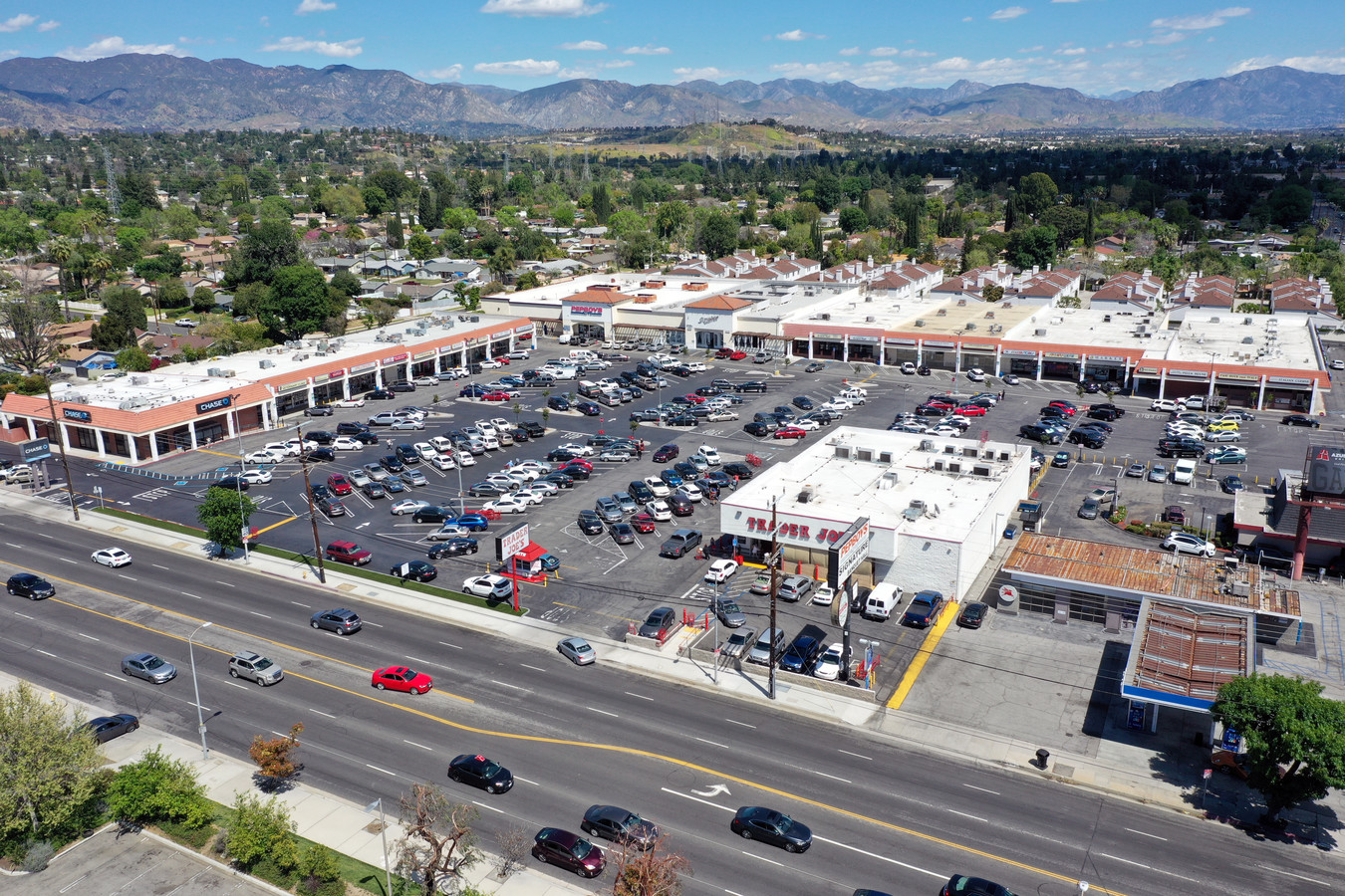 Granada Hills Shopping Center Balboa Mission Square To Get